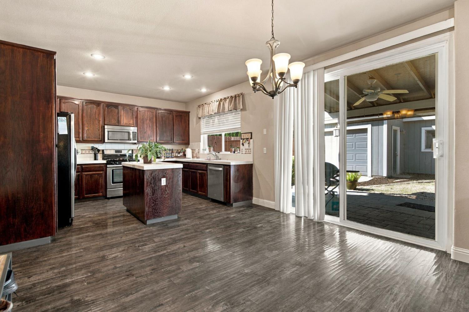 1953 Bolton Ln, Manteca, CA 95336