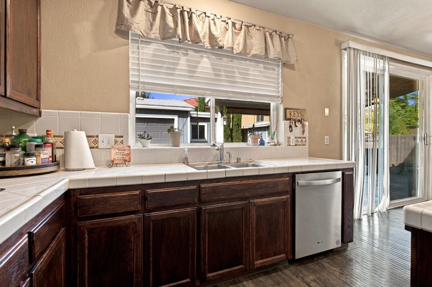 1953 Bolton Ln, Manteca, CA 95336