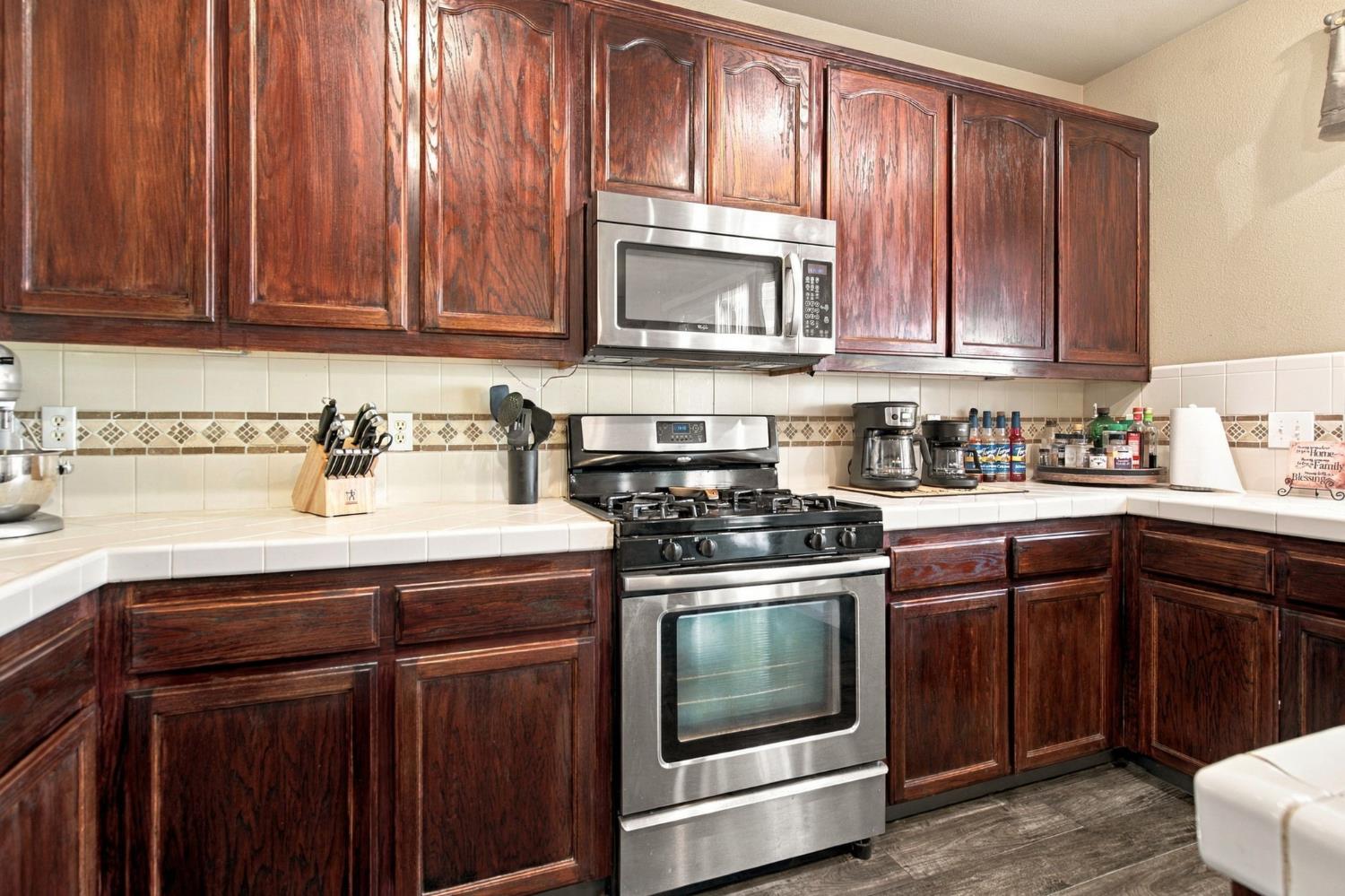 1953 Bolton Ln, Manteca, CA 95336