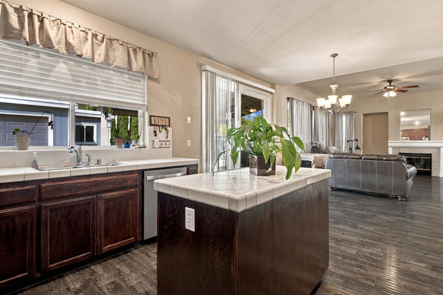 1953 Bolton Ln, Manteca, CA 95336