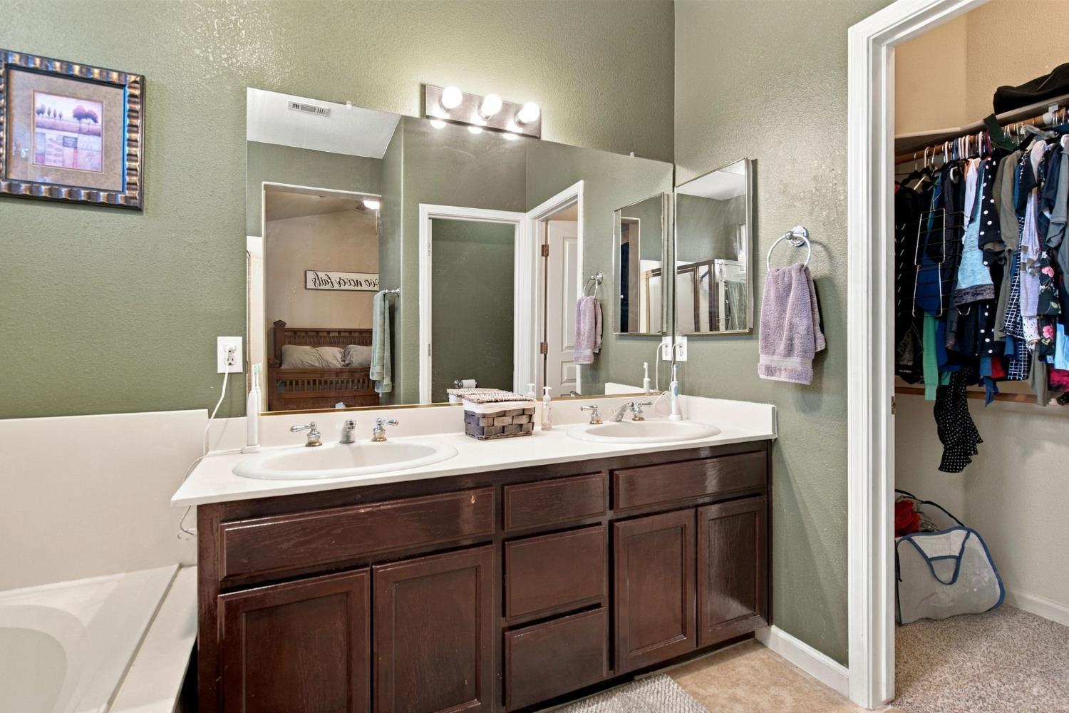 1953 Bolton Ln, Manteca, CA 95336