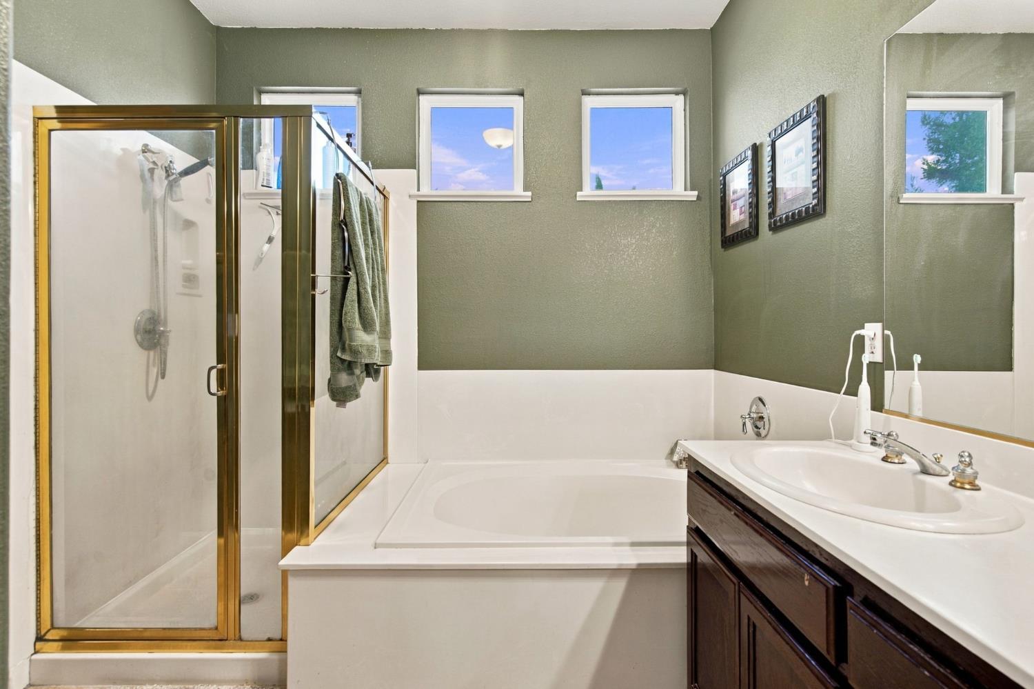 1953 Bolton Ln, Manteca, CA 95336