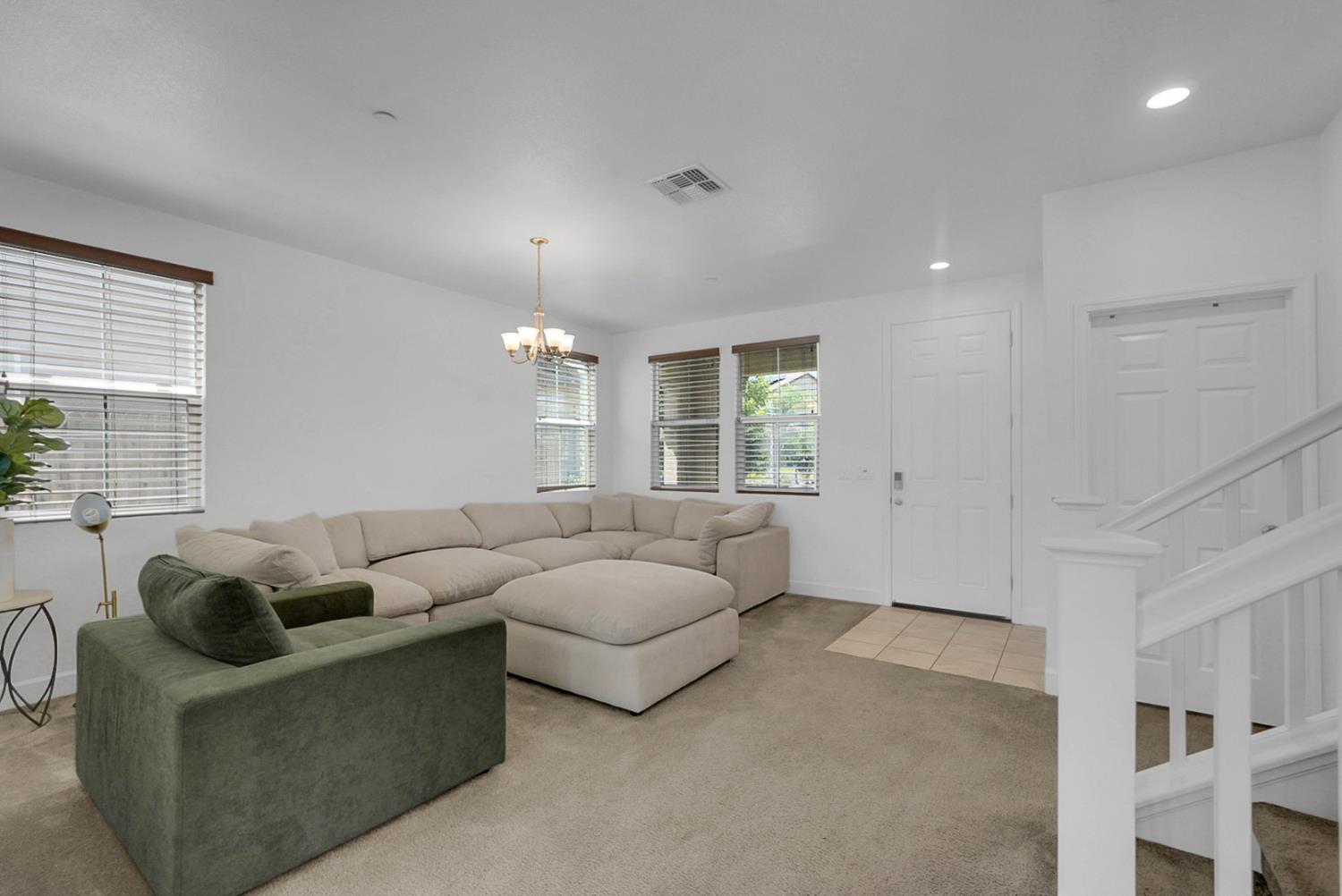 258 Columbus Dr, Manteca, CA 95337