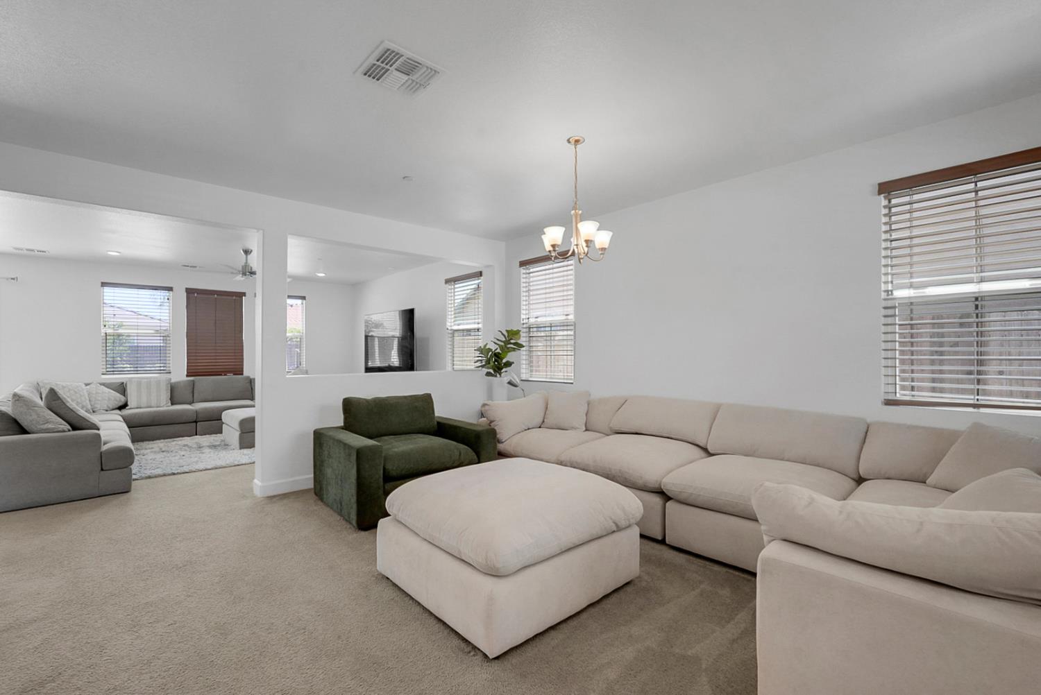 258 Columbus Dr, Manteca, CA 95337