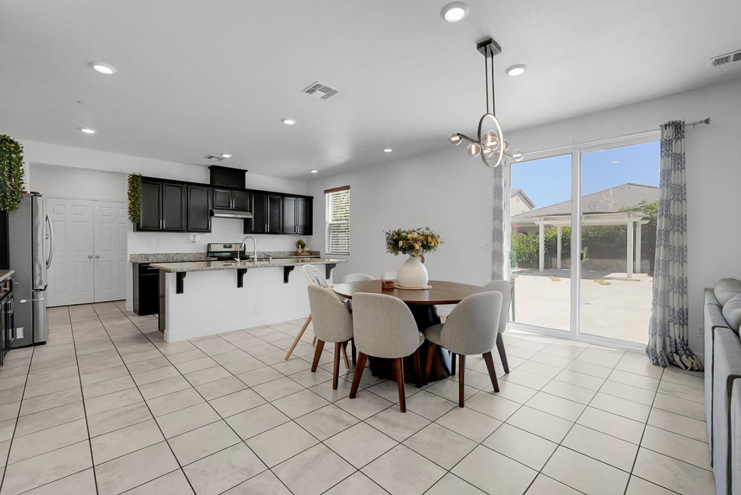 258 Columbus Dr, Manteca, CA 95337