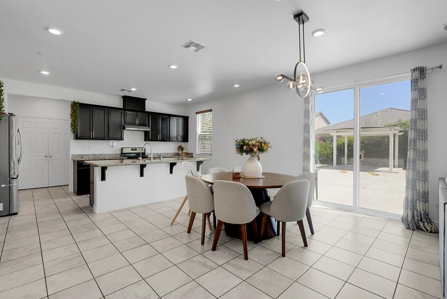 258 Columbus Dr, Manteca, CA 95337