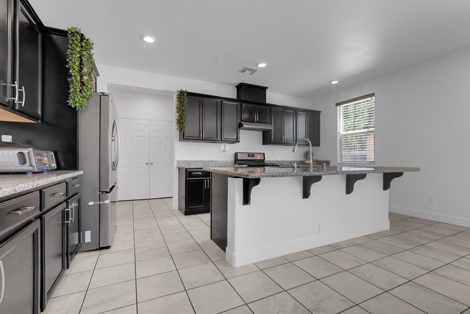 258 Columbus Dr, Manteca, CA 95337