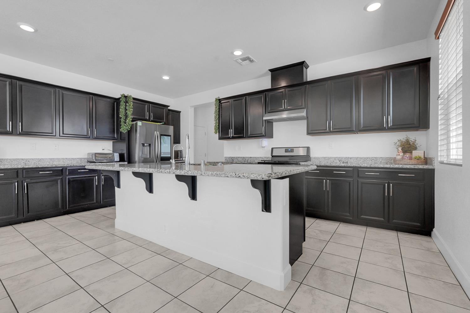 258 Columbus Dr, Manteca, CA 95337