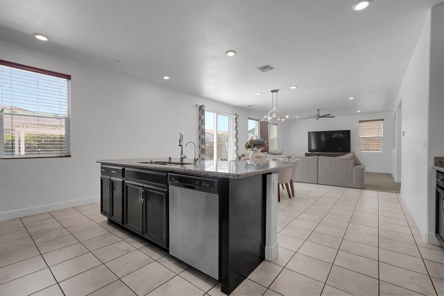 258 Columbus Dr, Manteca, CA 95337