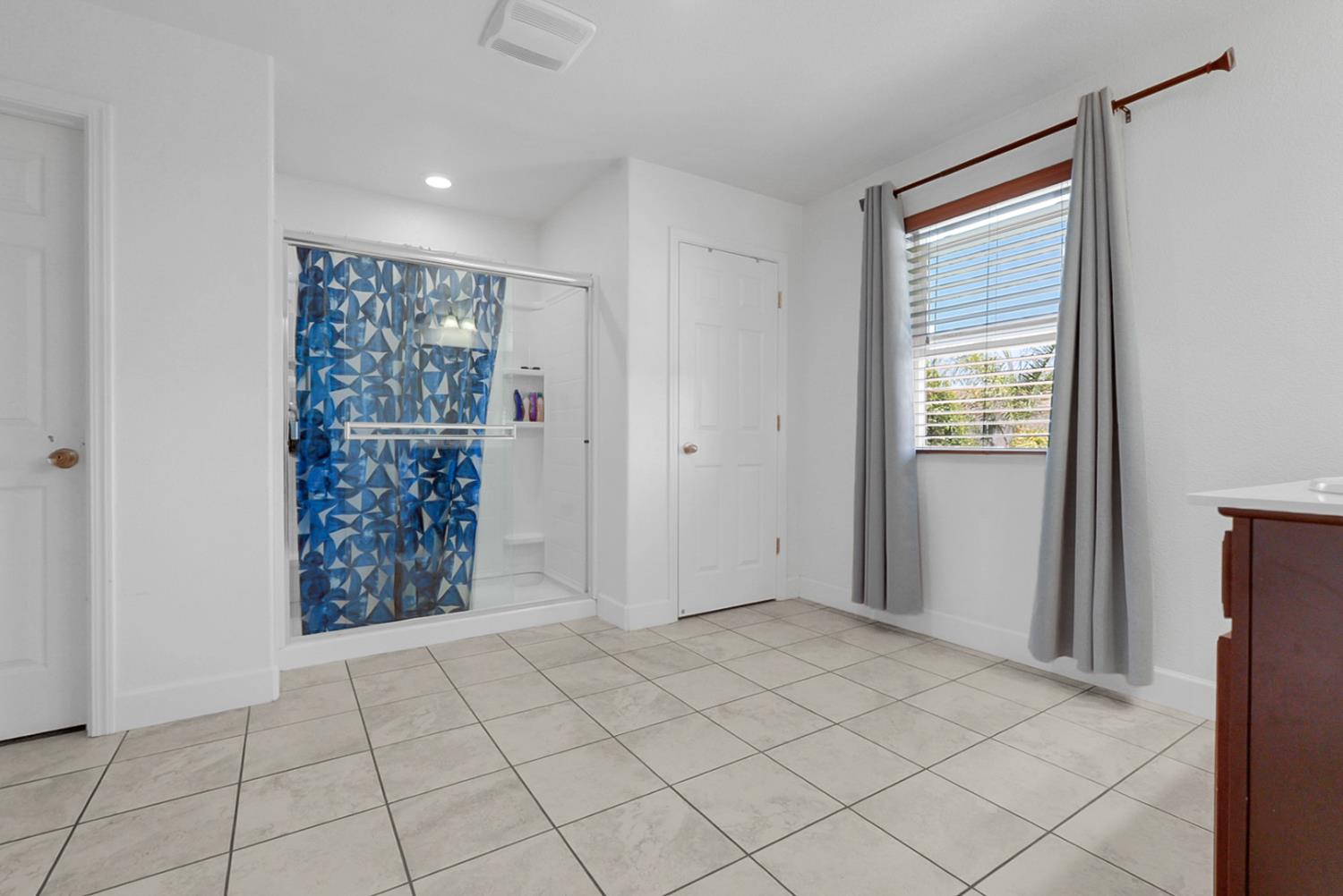 258 Columbus Dr, Manteca, CA 95337