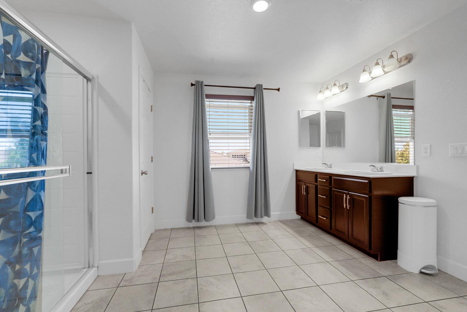 258 Columbus Dr, Manteca, CA 95337
