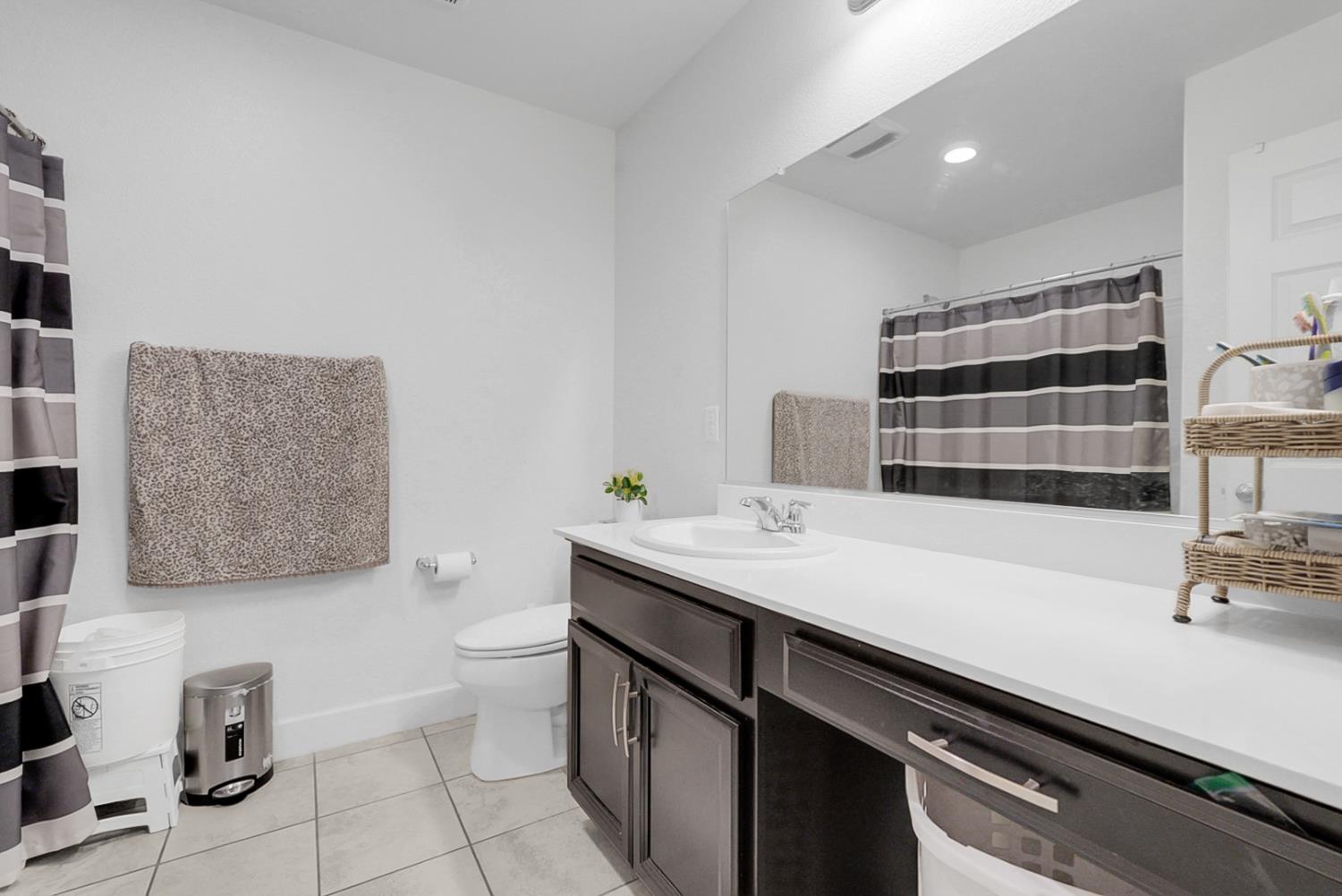 258 Columbus Dr, Manteca, CA 95337