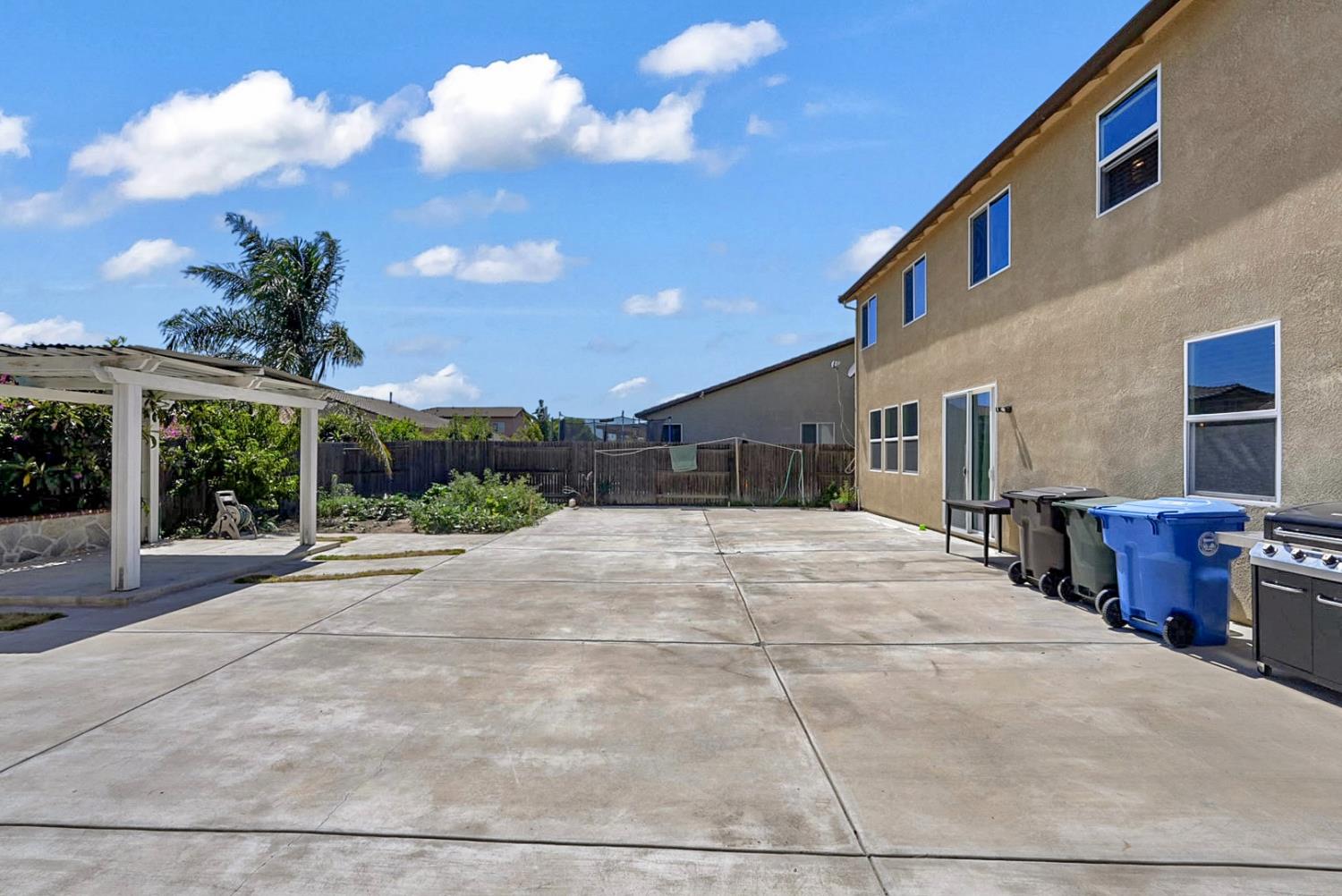 258 Columbus Dr, Manteca, CA 95337