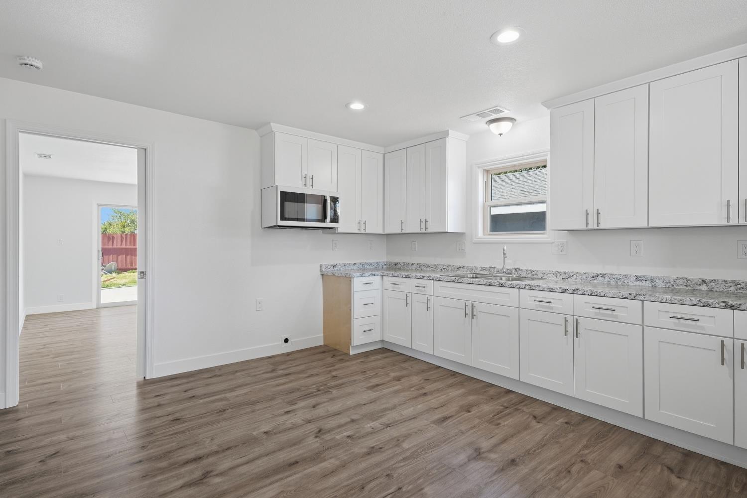 815 kerr, Modesto, CA 95354