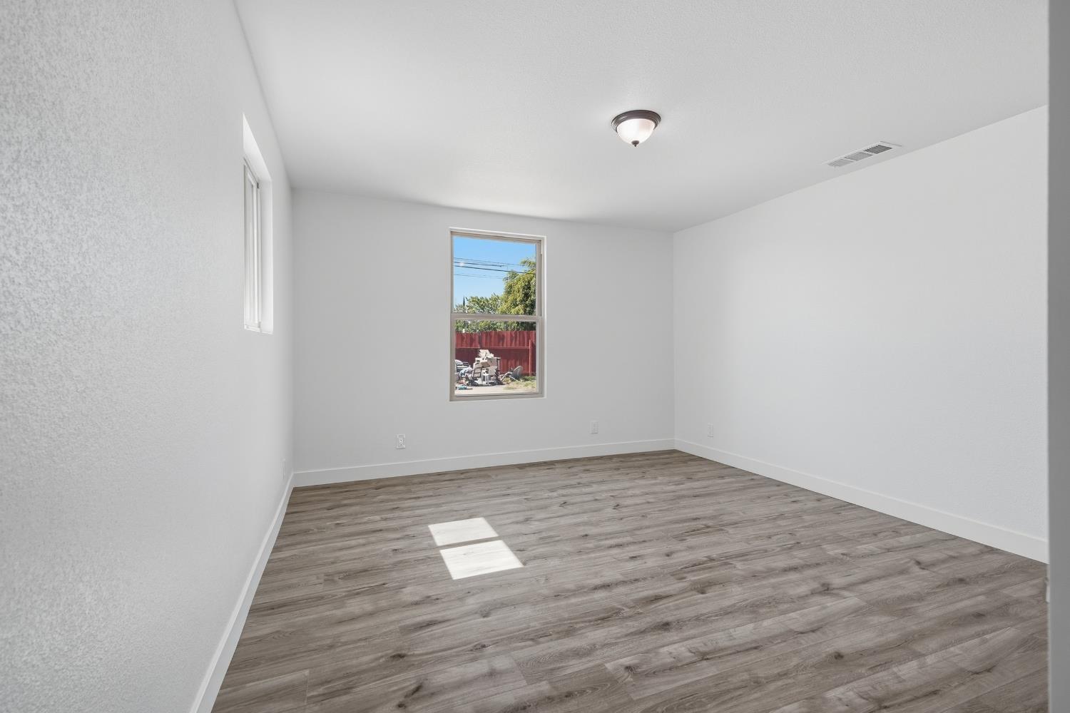 815 kerr, Modesto, CA 95354