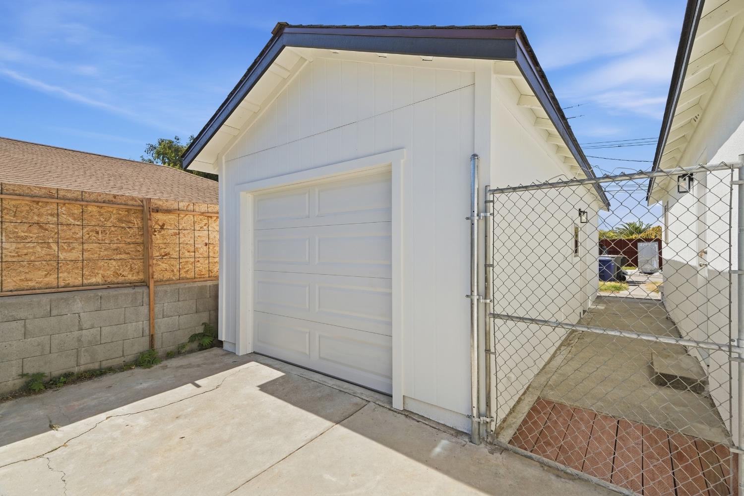 815 kerr, Modesto, CA 95354