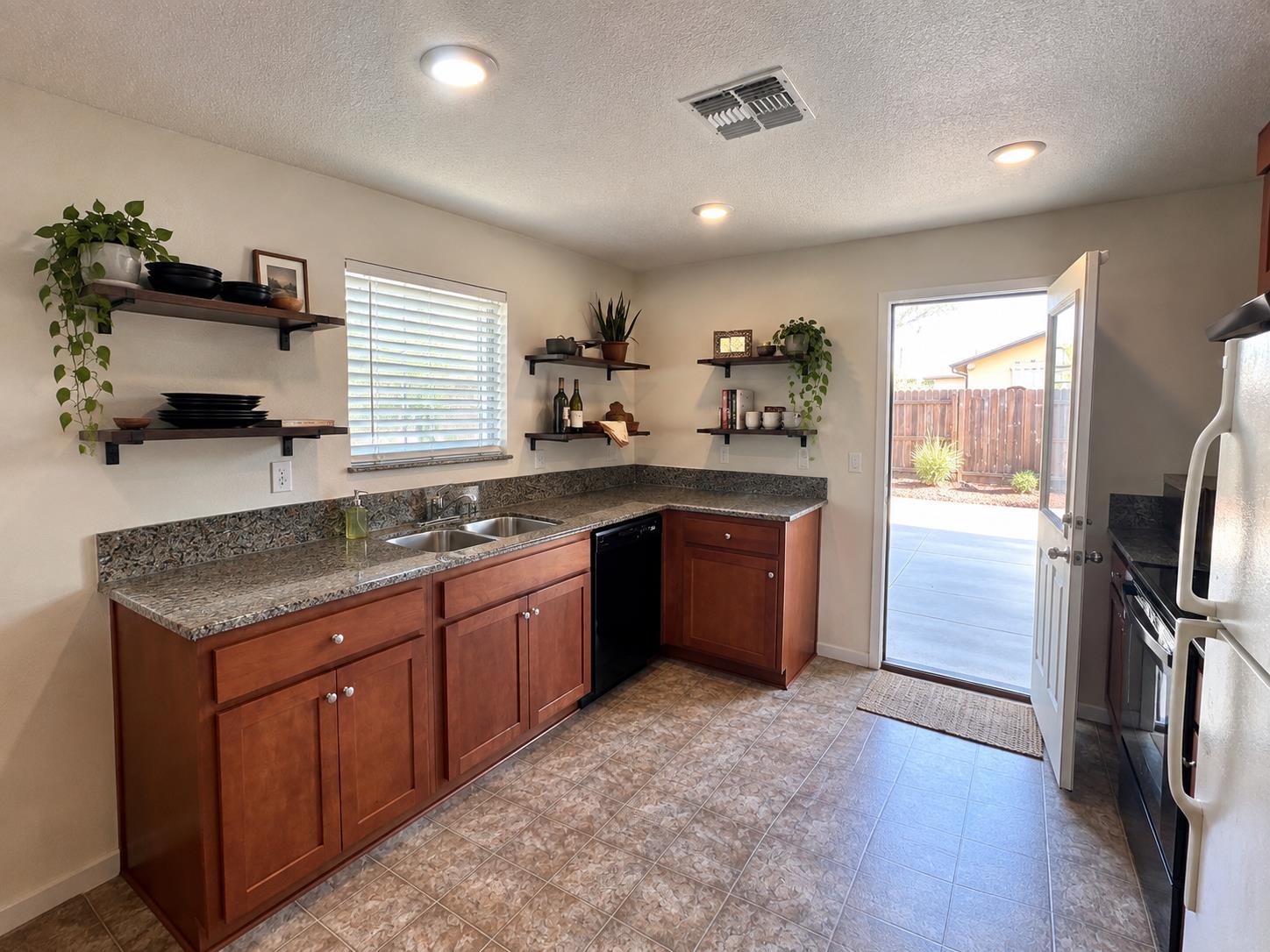 785 Dean Ct, Merced, CA 95341