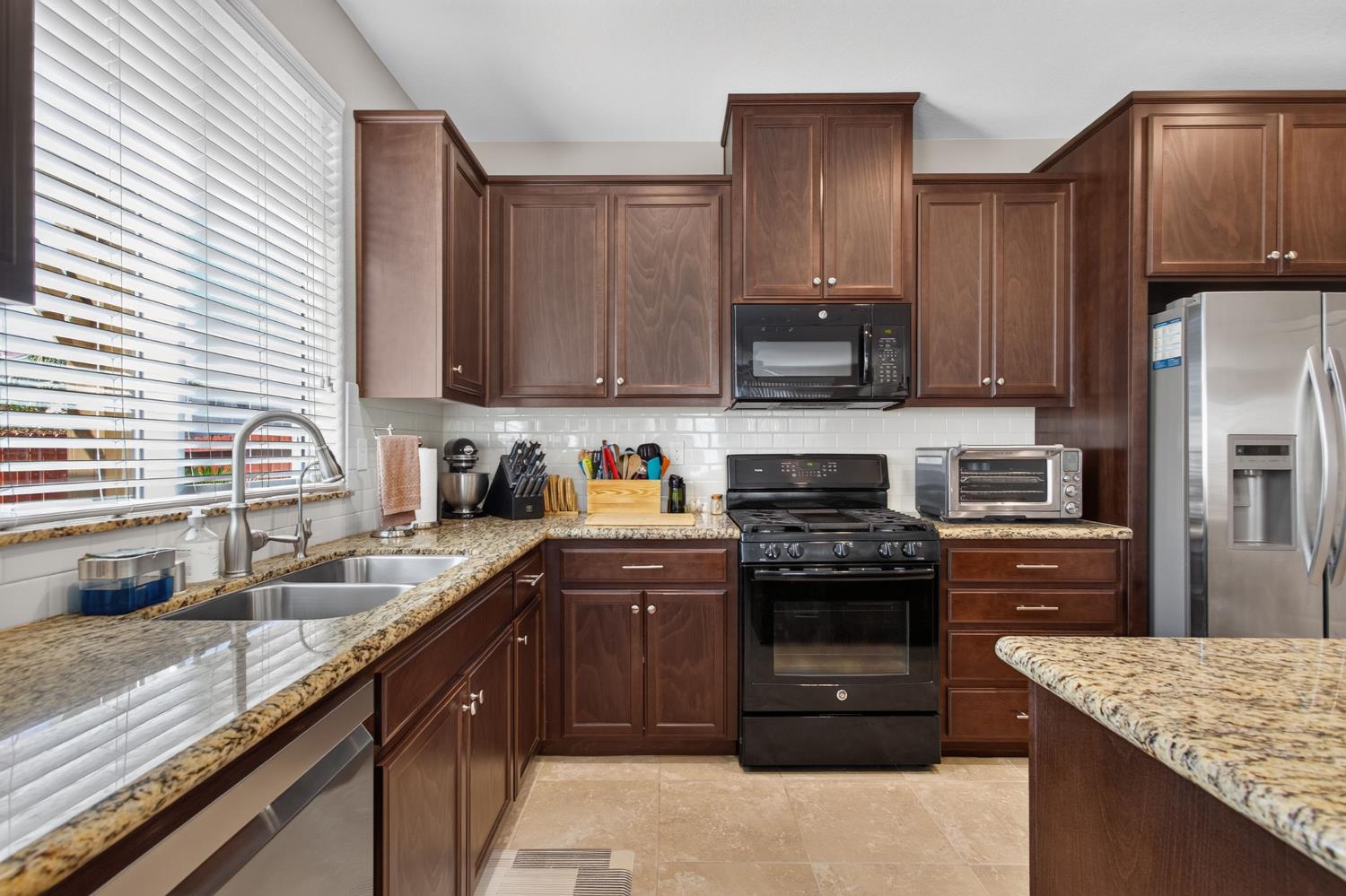 2403 N Rock Creek, Los Banos, CA 93635