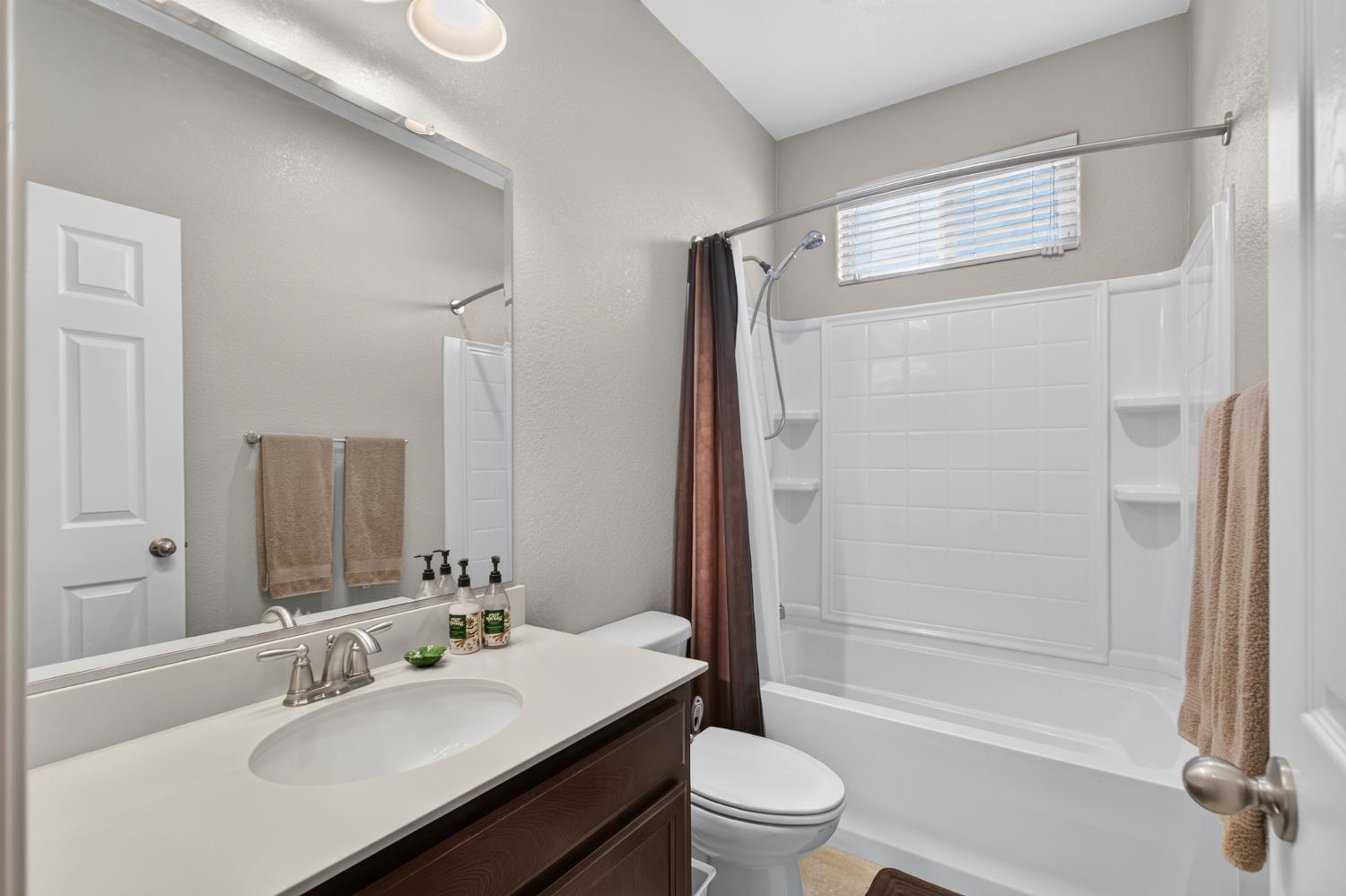 2403 N Rock Creek, Los Banos, CA 93635