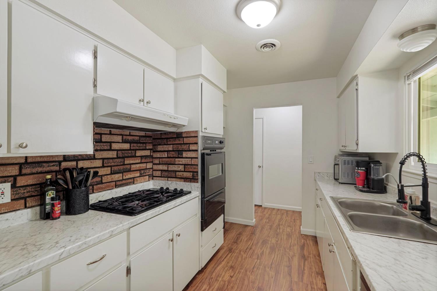 1717 Silvaire Dr, Modesto, CA 95350