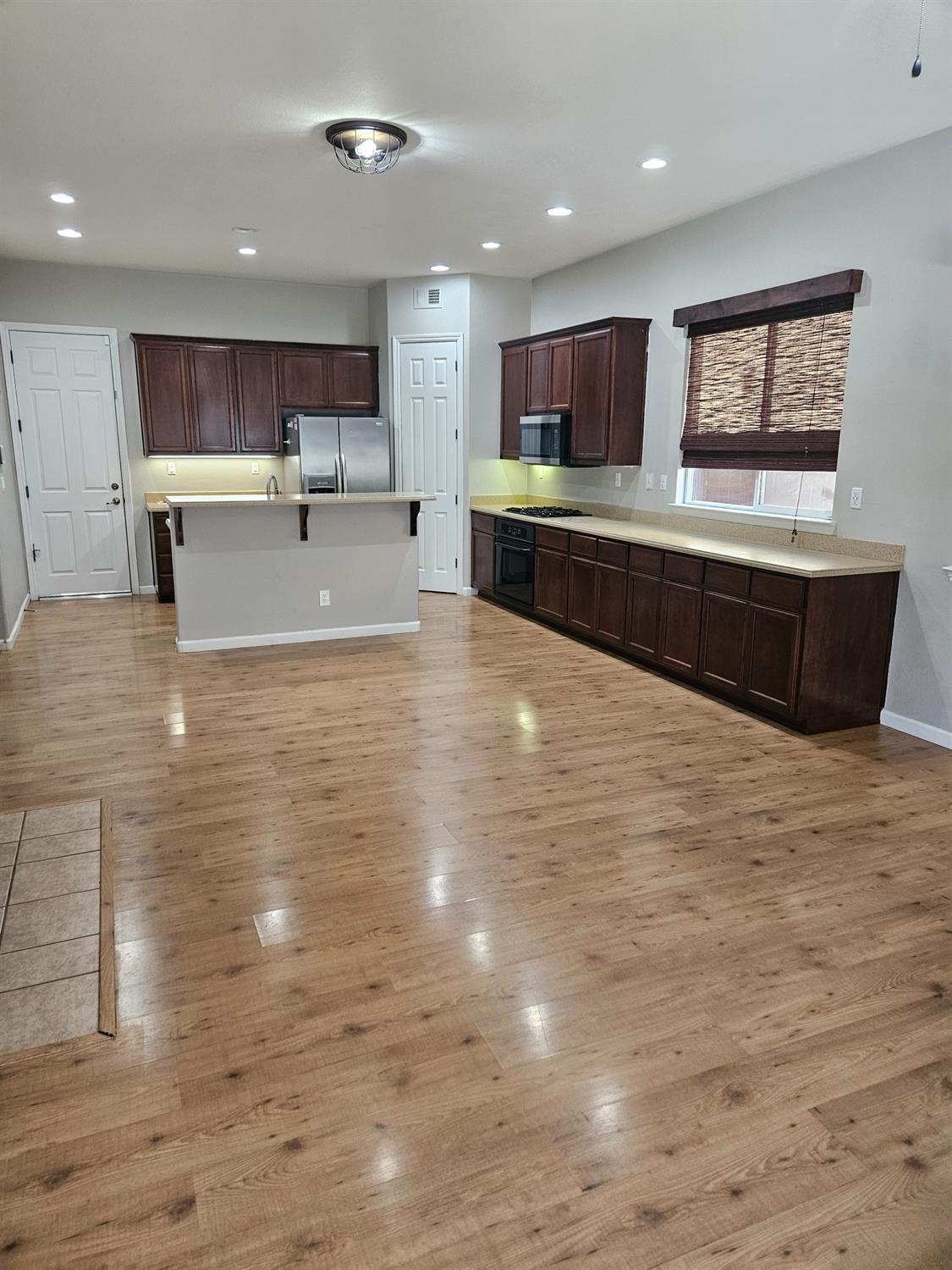 3570 Whispering Oak Dr, Ceres, CA 95307