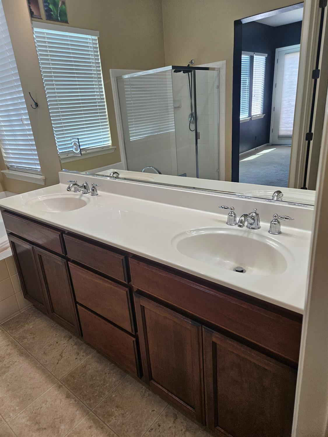 3570 Whispering Oak Dr, Ceres, CA 95307