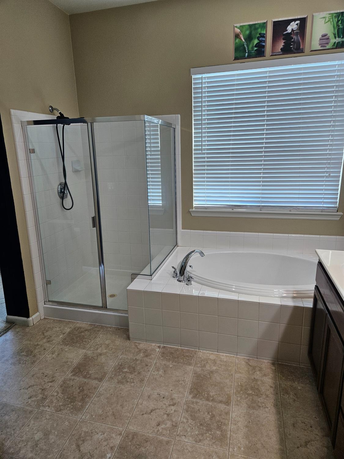 3570 Whispering Oak Dr, Ceres, CA 95307
