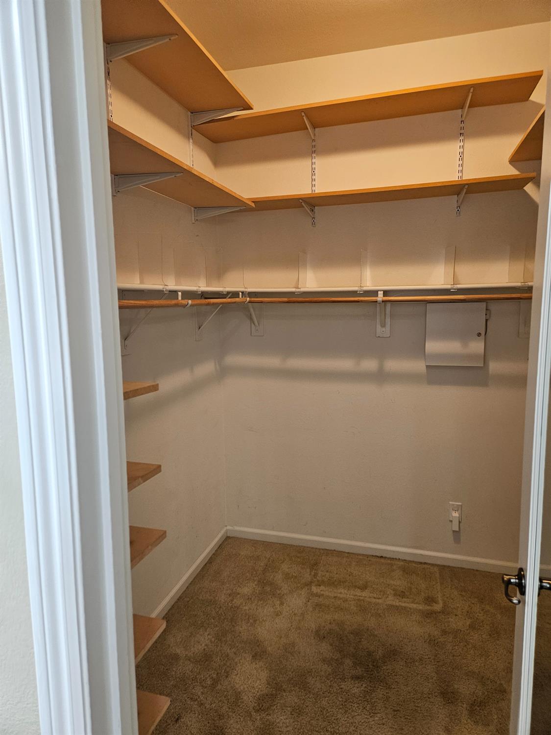 3570 Whispering Oak Dr, Ceres, CA 95307