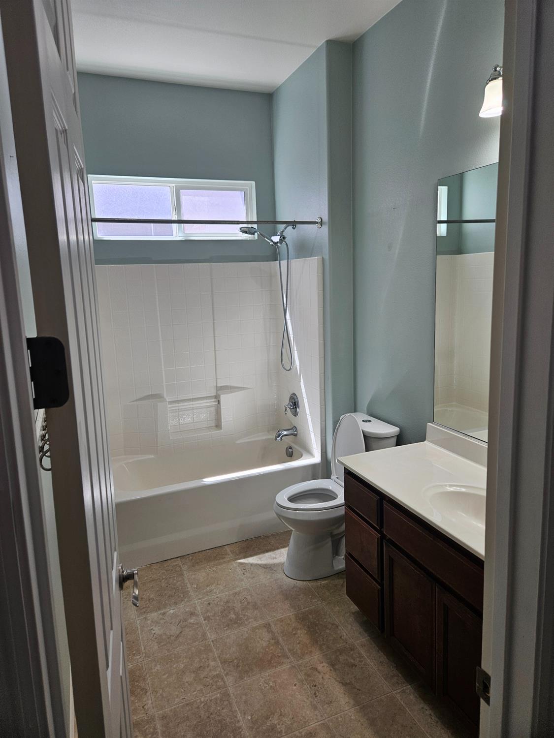 3570 Whispering Oak Dr, Ceres, CA 95307