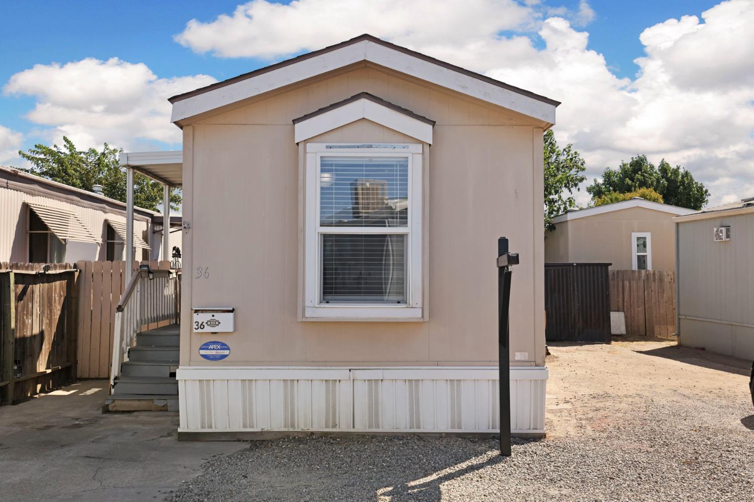 555 Moffat Blvd #36, Manteca, CA 95336