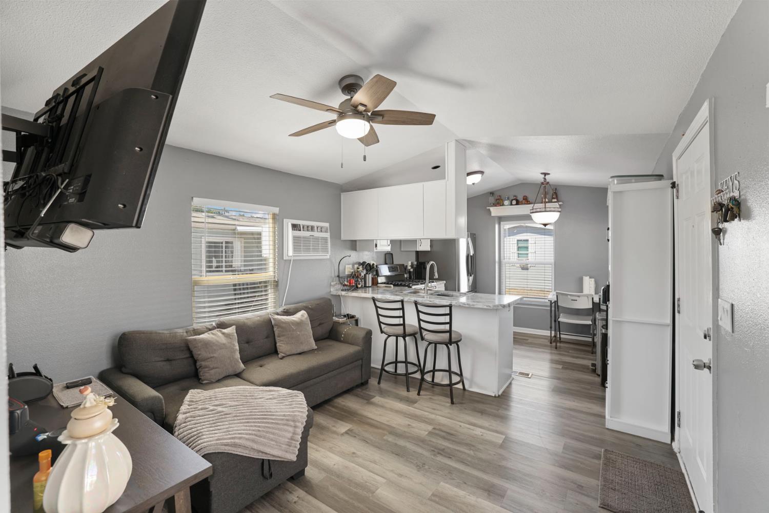 555 Moffat Blvd #36, Manteca, CA 95336