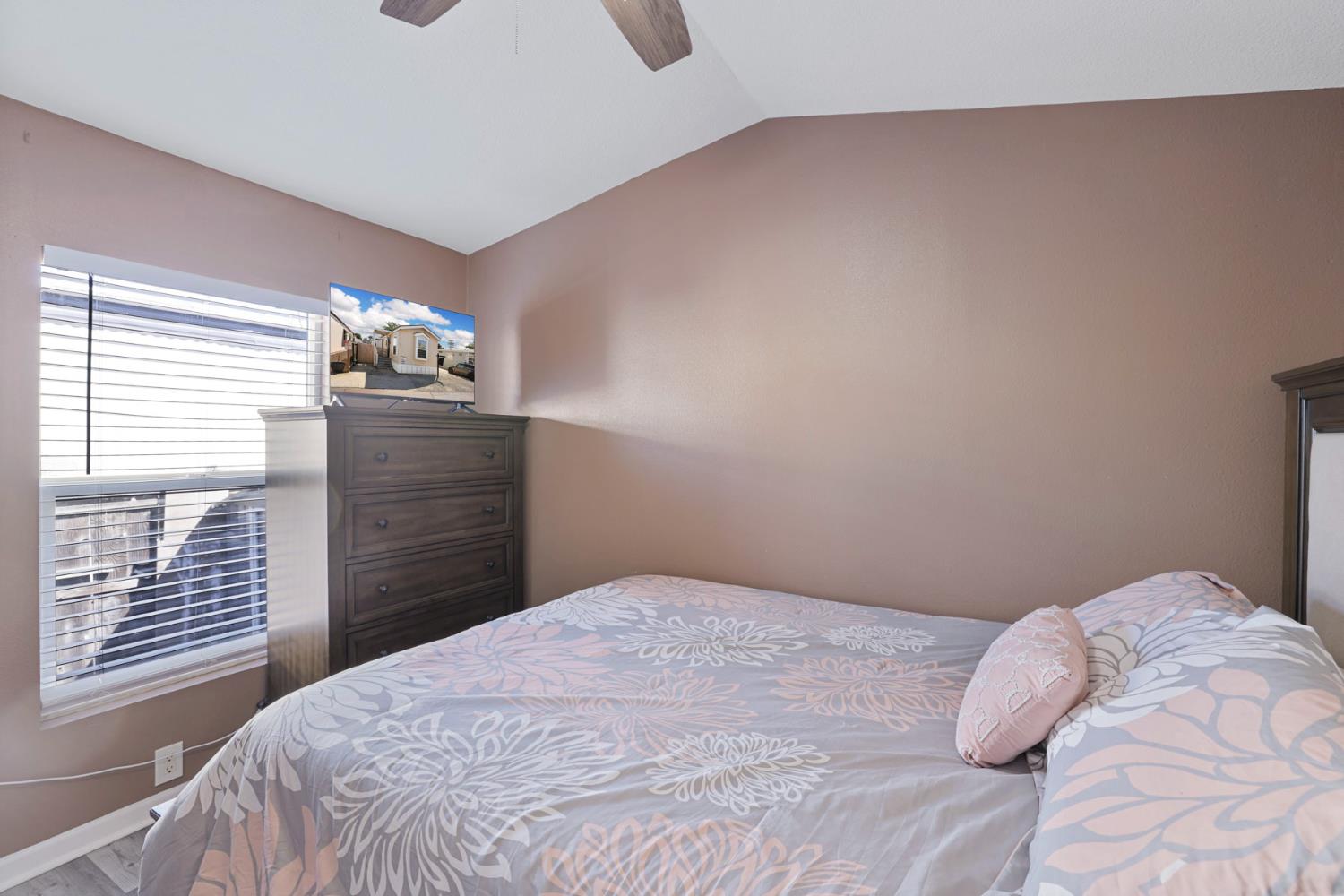 555 Moffat Blvd #36, Manteca, CA 95336