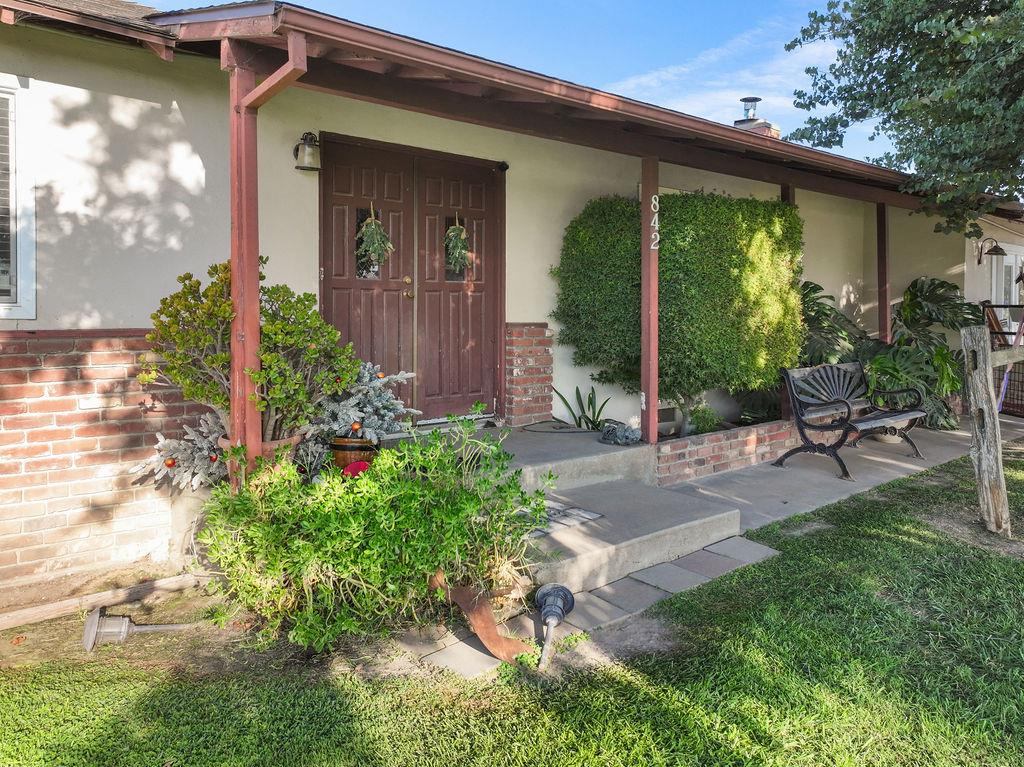 842 S Stearns Rd, Oakdale, CA 95361