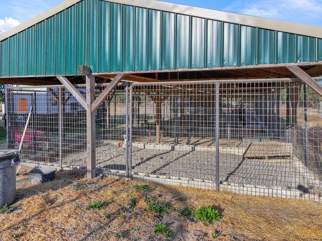 842 S Stearns Rd, Oakdale, CA 95361