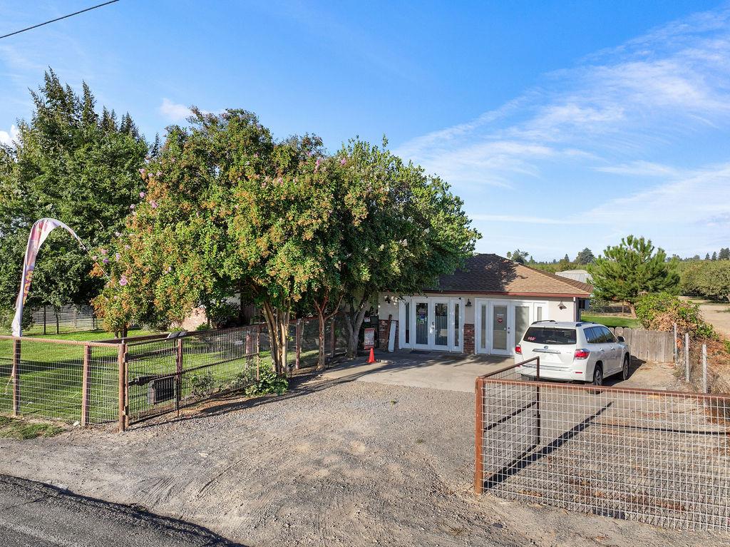 842 S Stearns Rd, Oakdale, CA 95361