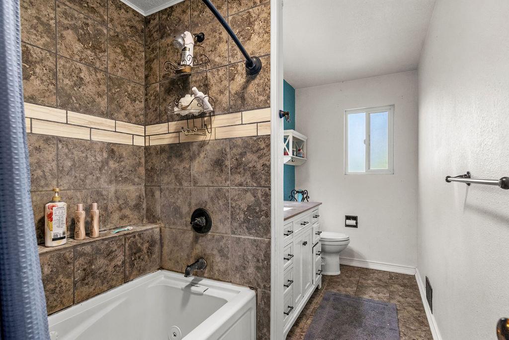 842 S Stearns Rd, Oakdale, CA 95361