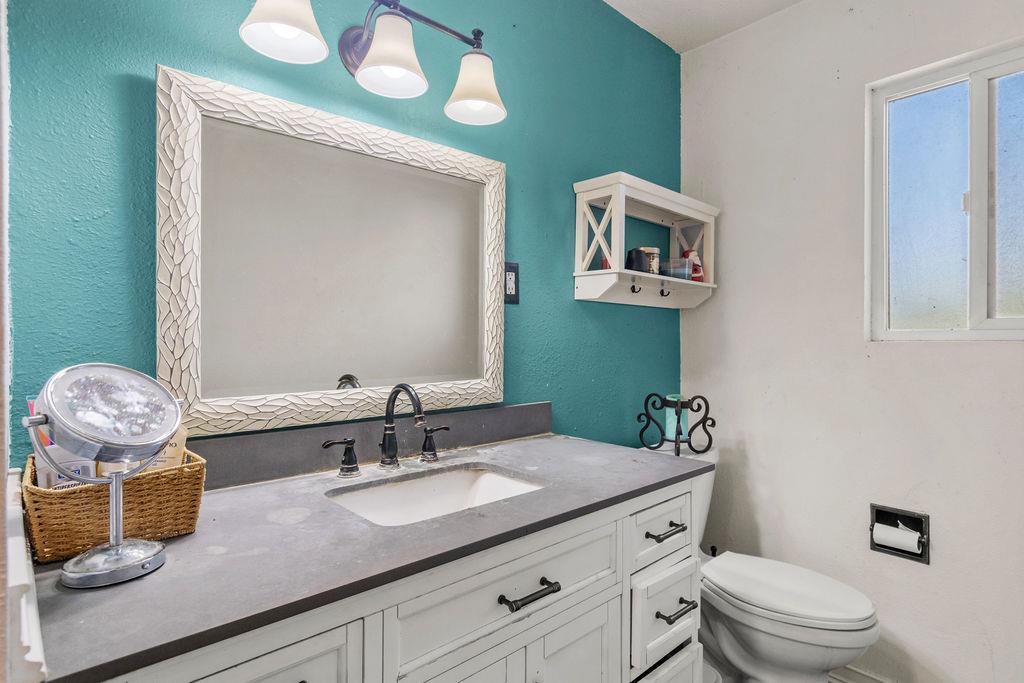 842 S Stearns Rd, Oakdale, CA 95361