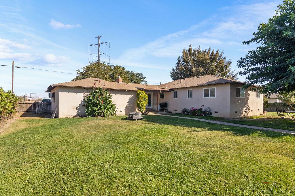 842 S Stearns Rd, Oakdale, CA 95361