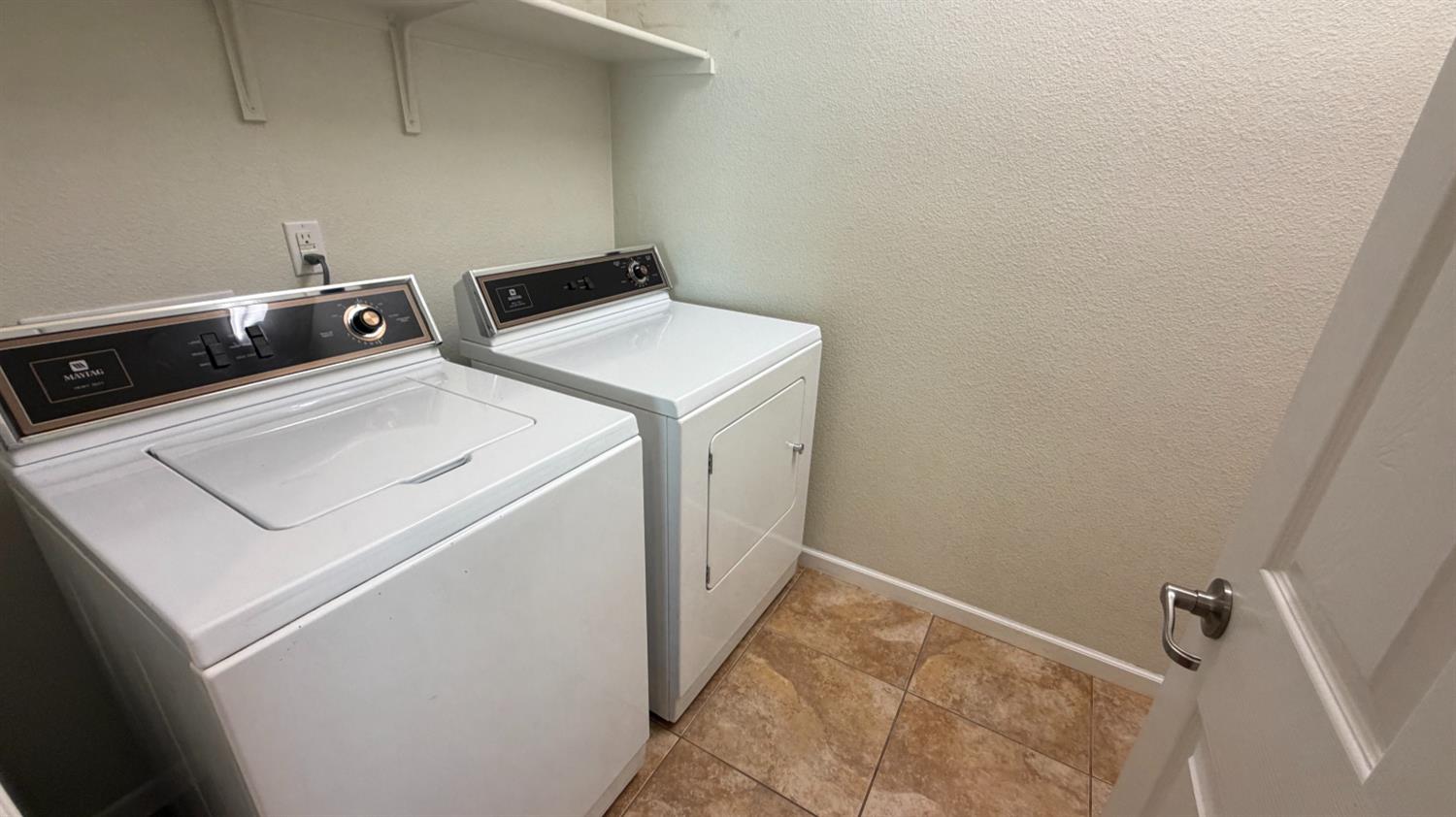 1357 Arbor Brook Dr, Manteca, CA 95336