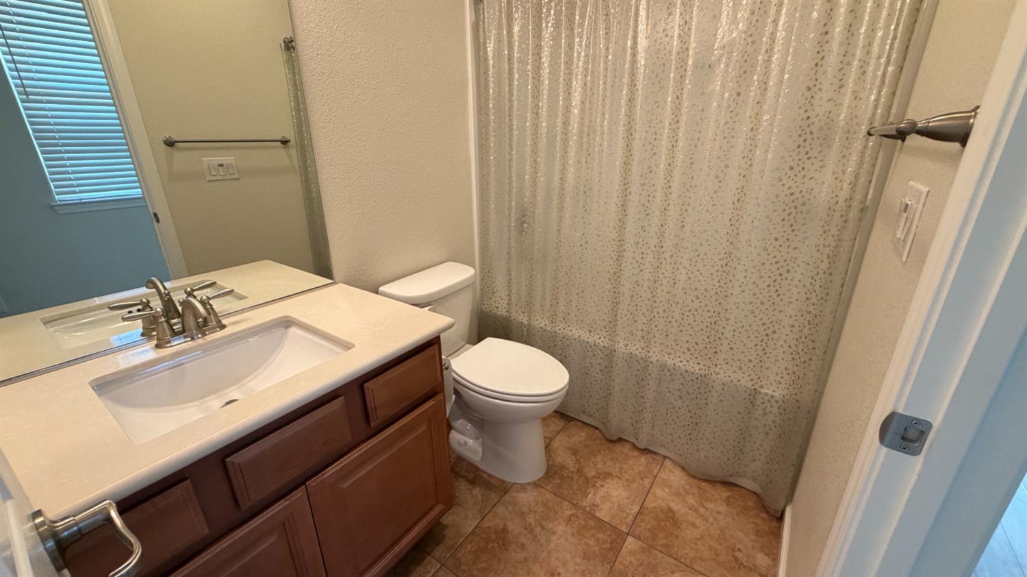 1357 Arbor Brook Dr, Manteca, CA 95336