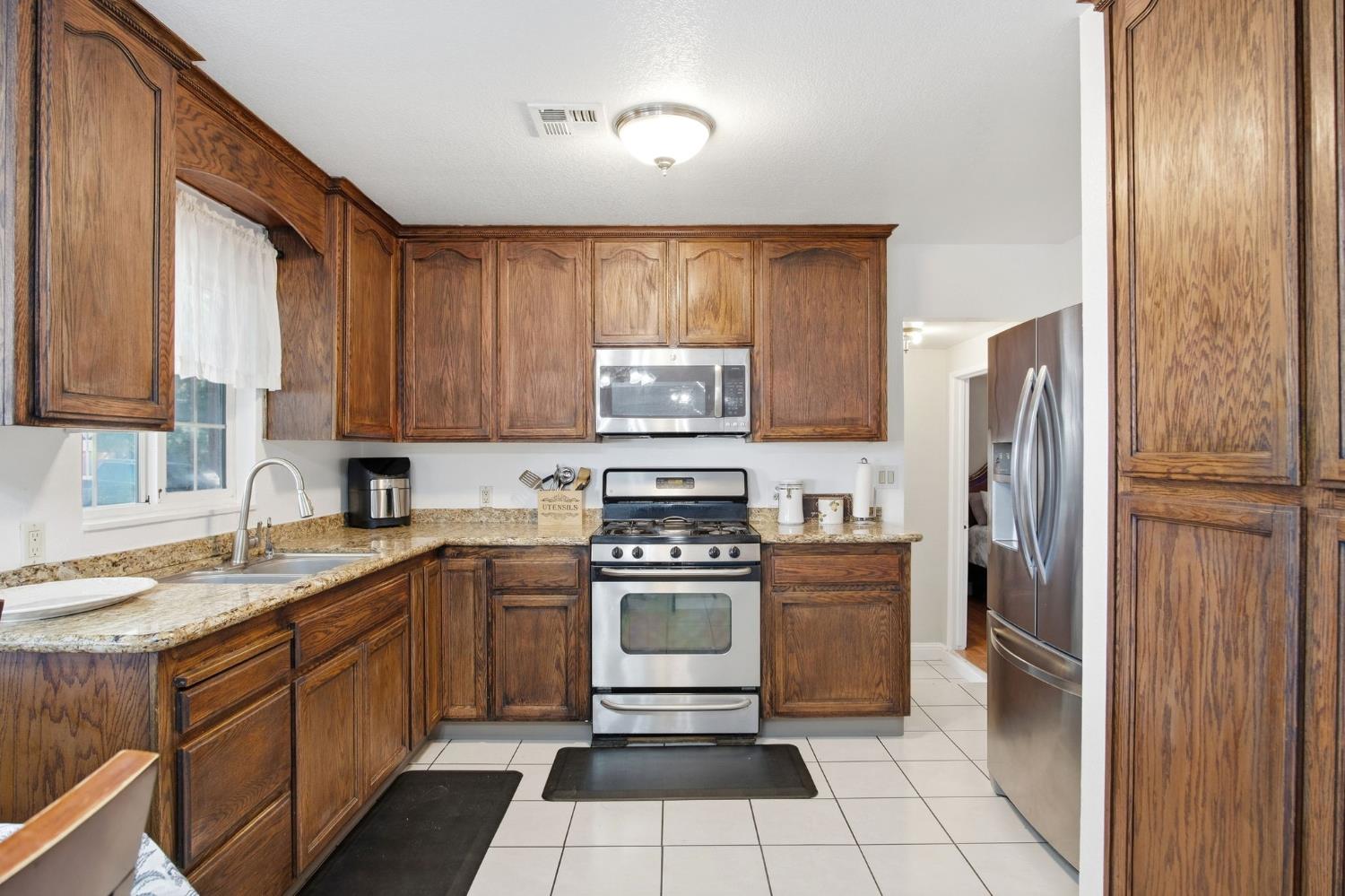 2320 Encina Ave, Modesto, CA 95354