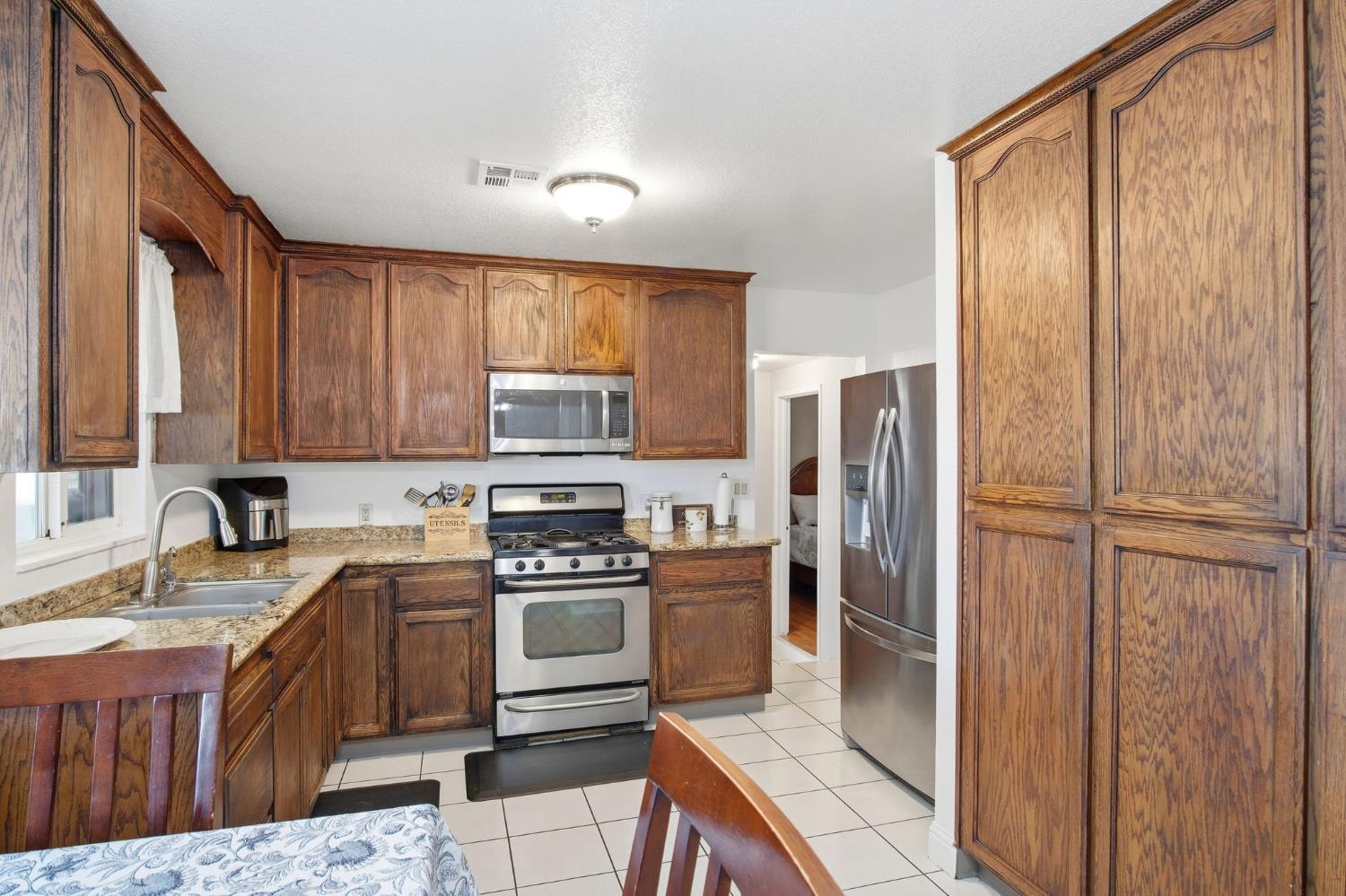 2320 Encina Ave, Modesto, CA 95354
