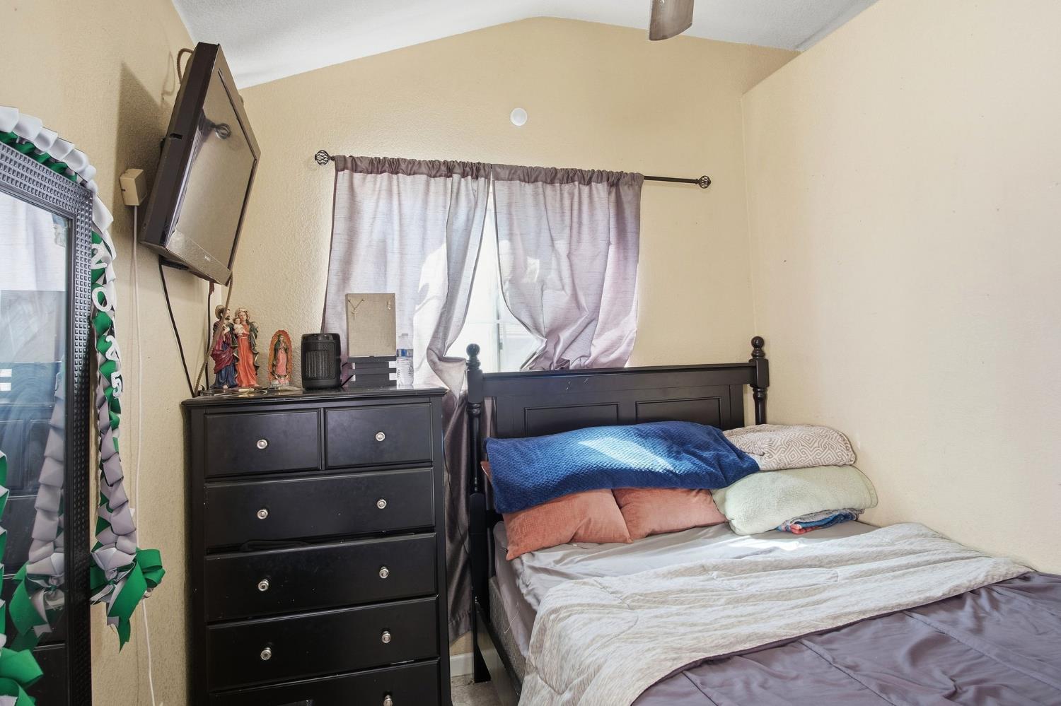 2320 Encina Ave, Modesto, CA 95354