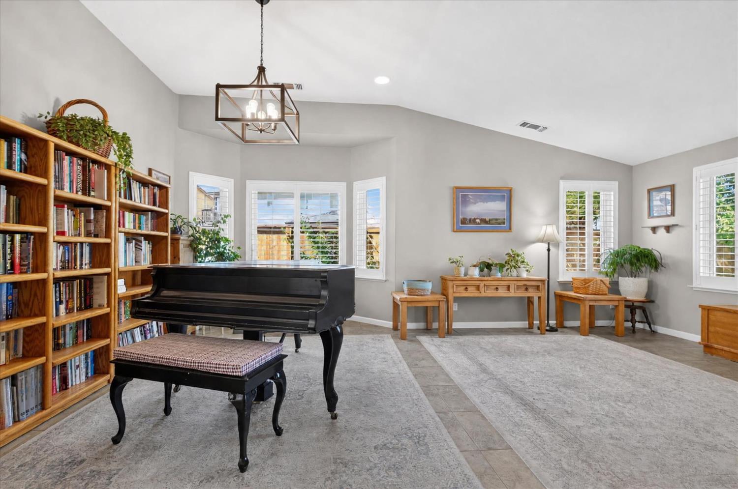 2114 Woodbine Ave, Manteca, CA 95337