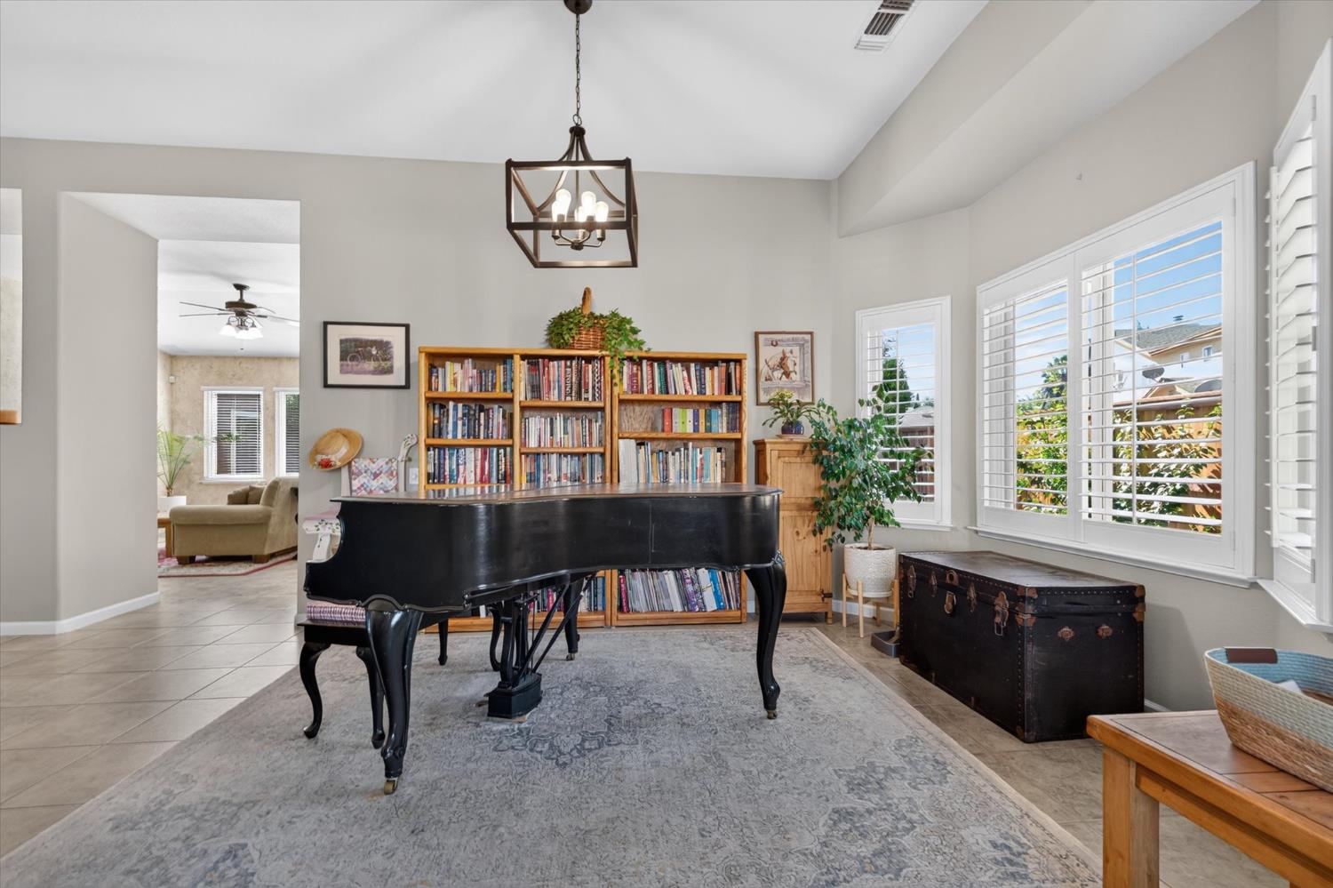 2114 Woodbine Ave, Manteca, CA 95337