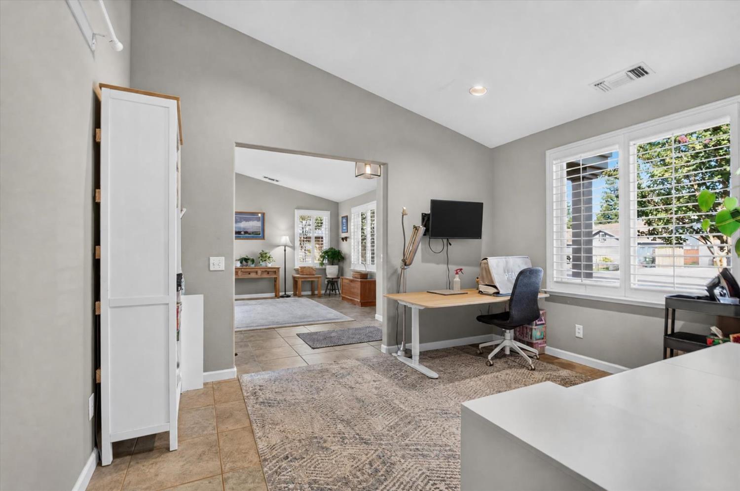 2114 Woodbine Ave, Manteca, CA 95337