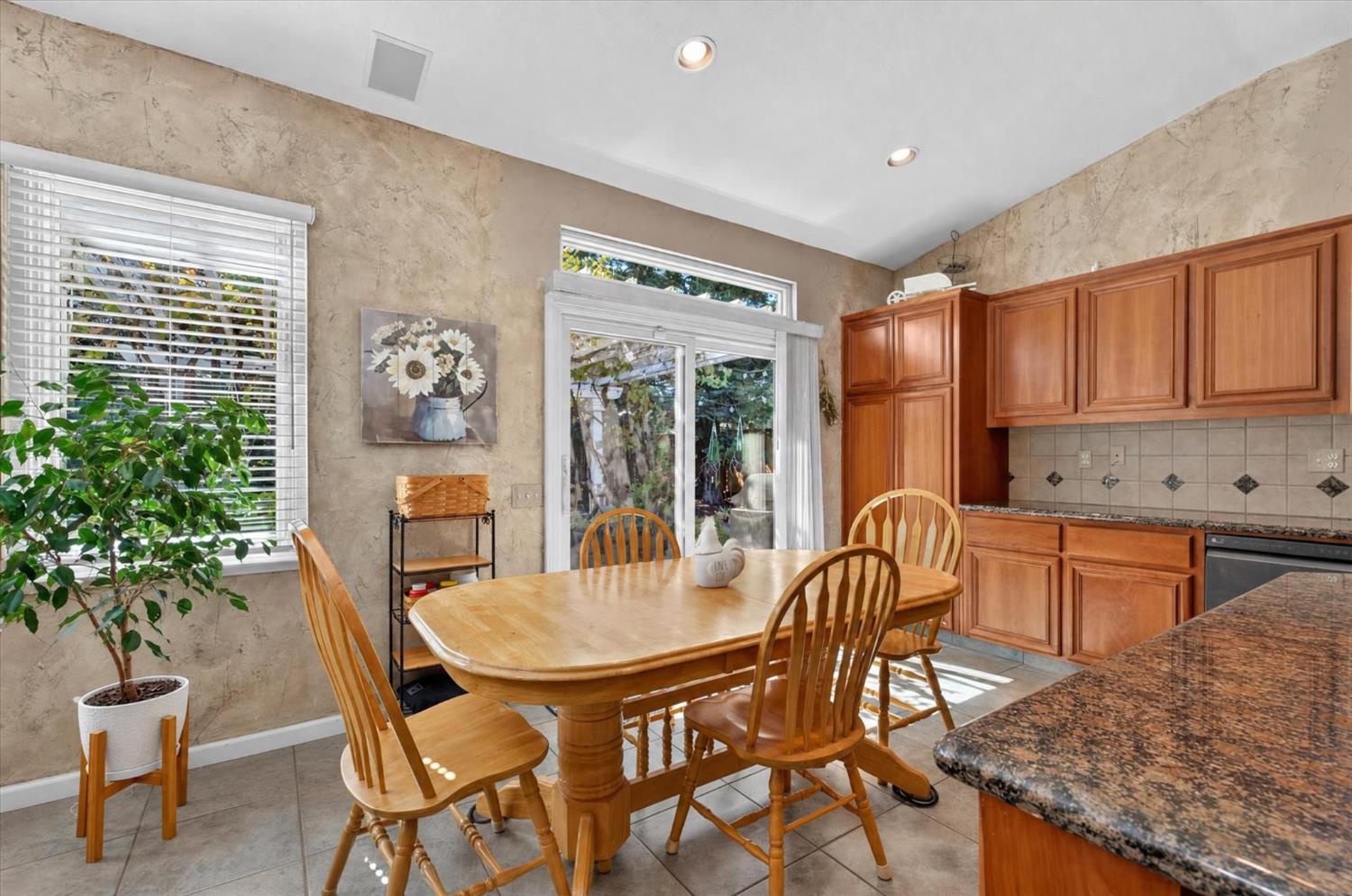 2114 Woodbine Ave, Manteca, CA 95337