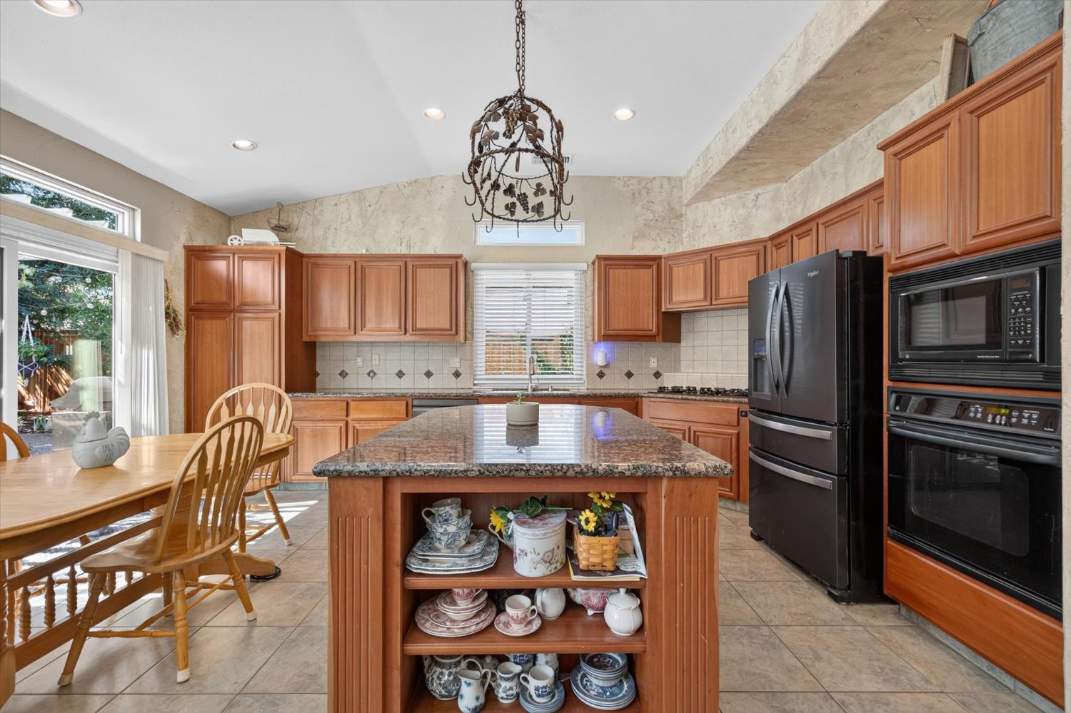 2114 Woodbine Ave, Manteca, CA 95337