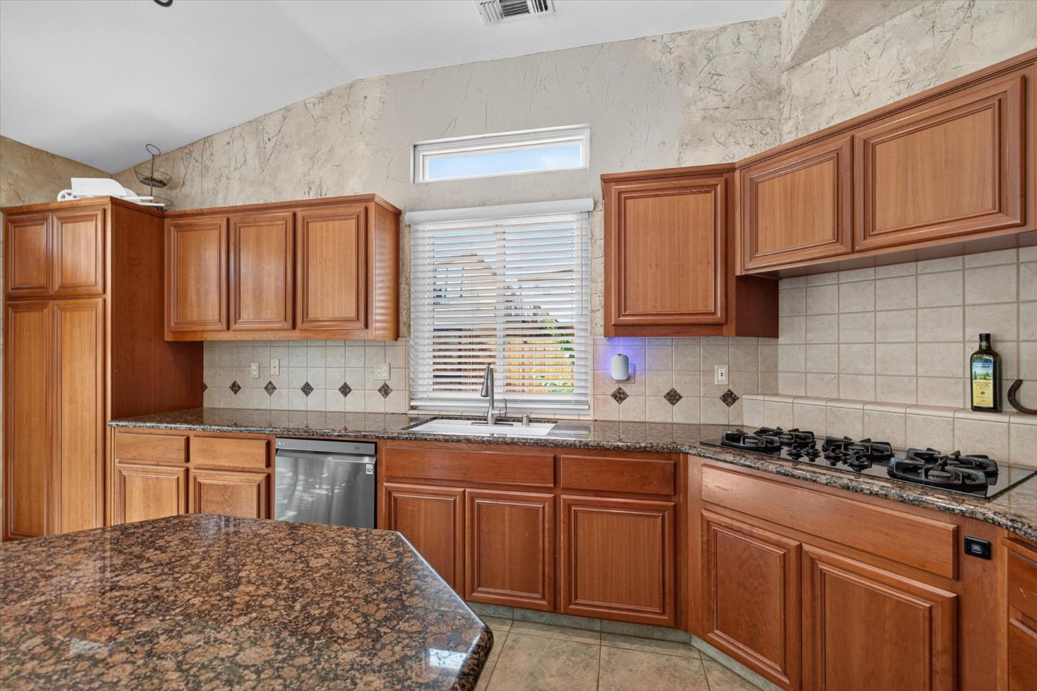 2114 Woodbine Ave, Manteca, CA 95337
