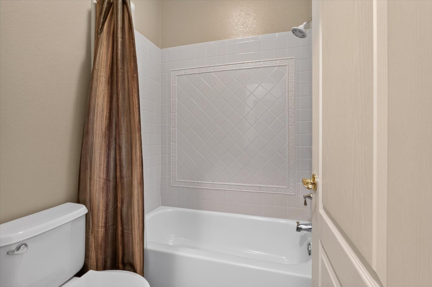 2114 Woodbine Ave, Manteca, CA 95337
